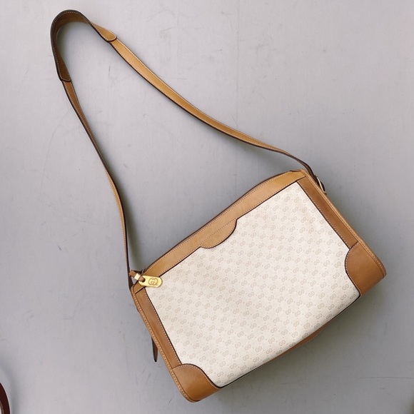 Gucci Vintage Beige Monogram Leather Shoulder Bag - Picture 2 of 13